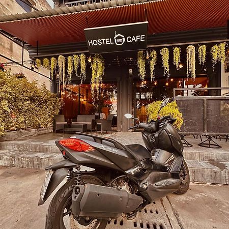 Hostel Friends Station & Cafe Паттайя Экстерьер фото